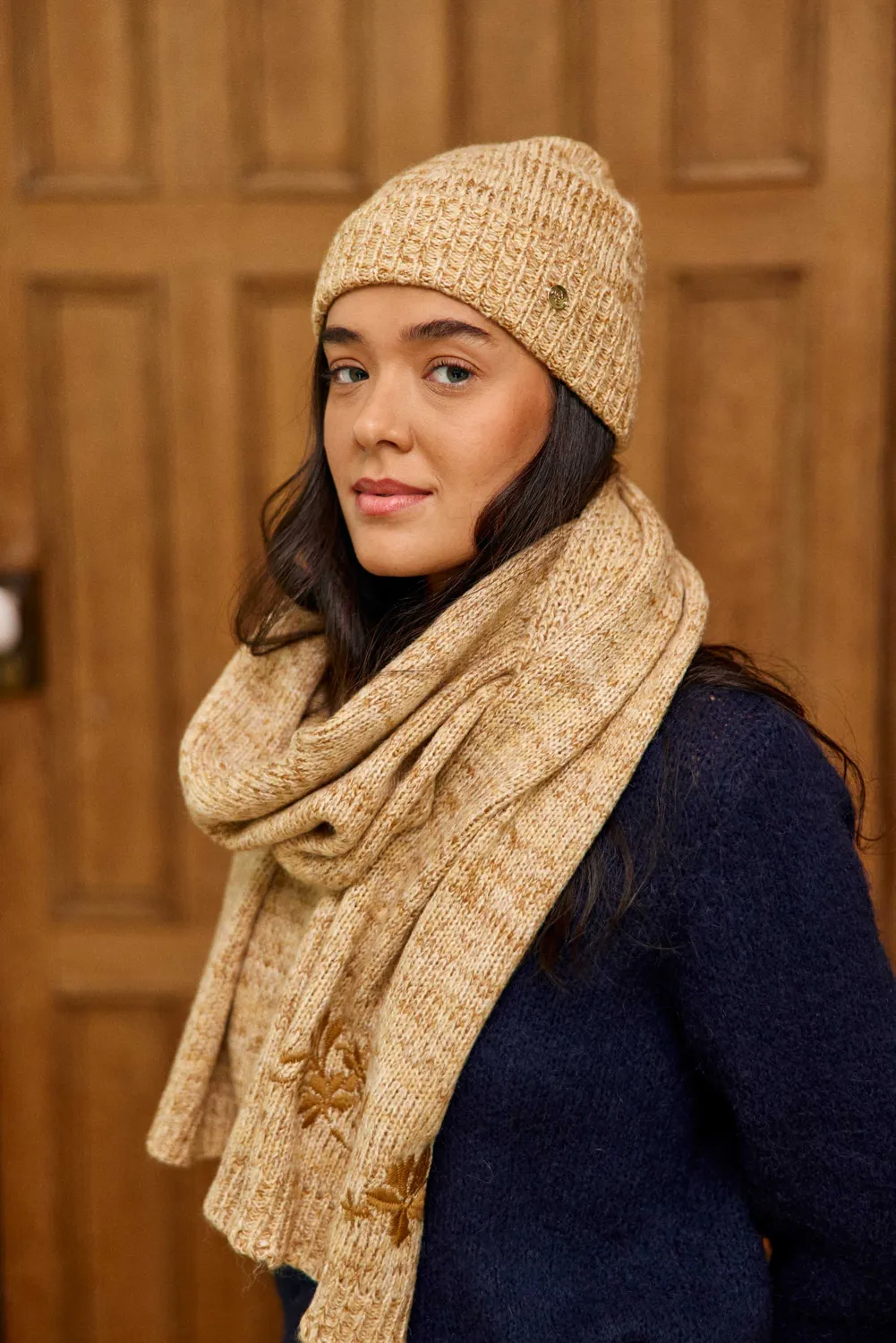 La Petite Etoile Ayo muts beige ajour gebreid