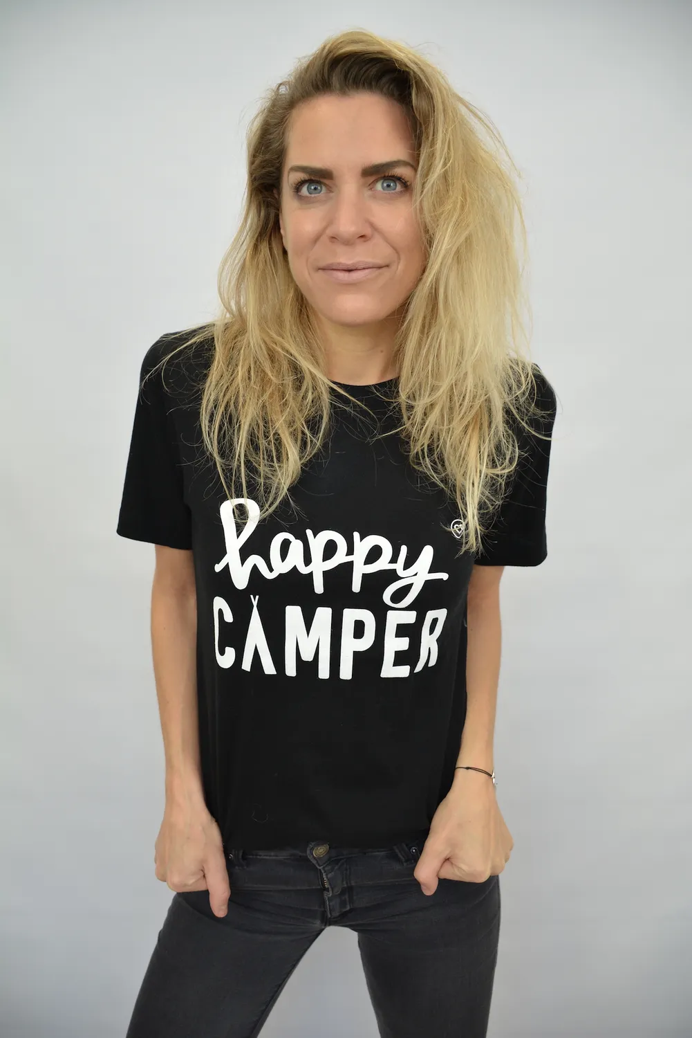 LOVEDRUNKY Happy Camper T-shirt zwart – losse pasvorm