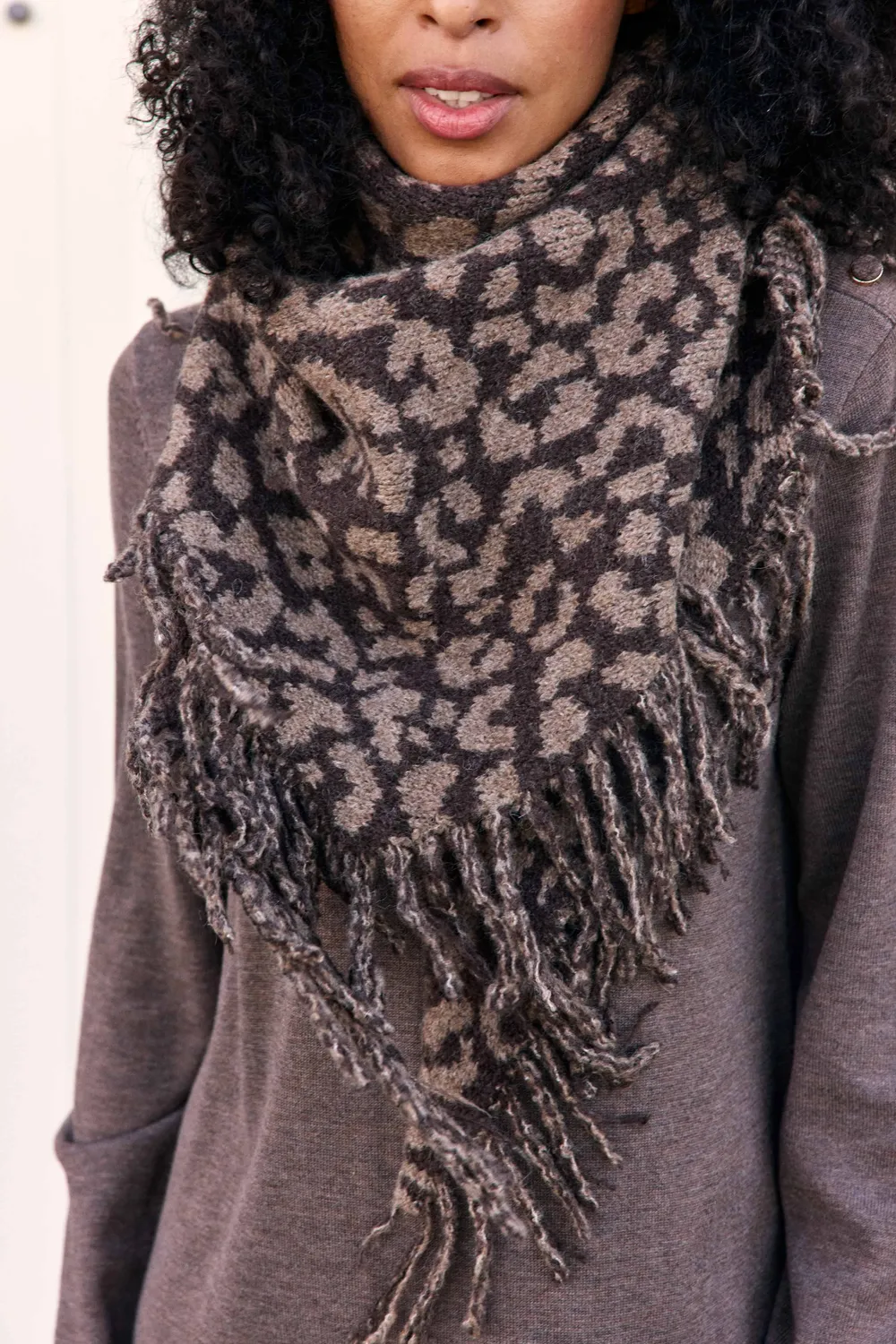 La Petite Etoile Audrey sjaal luipaard taupe