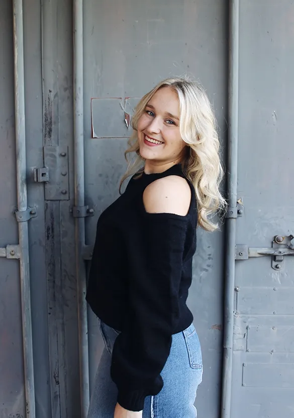 LOVEDRUNKY Cut Out Shoulder trui zwart zacht