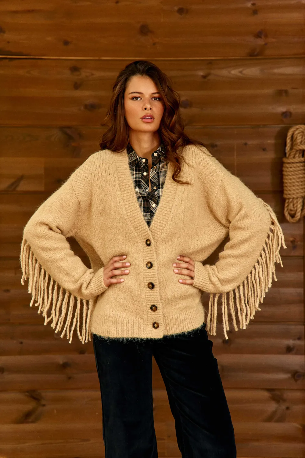 La Petite Etoile Mery vest franjes camel V-hals