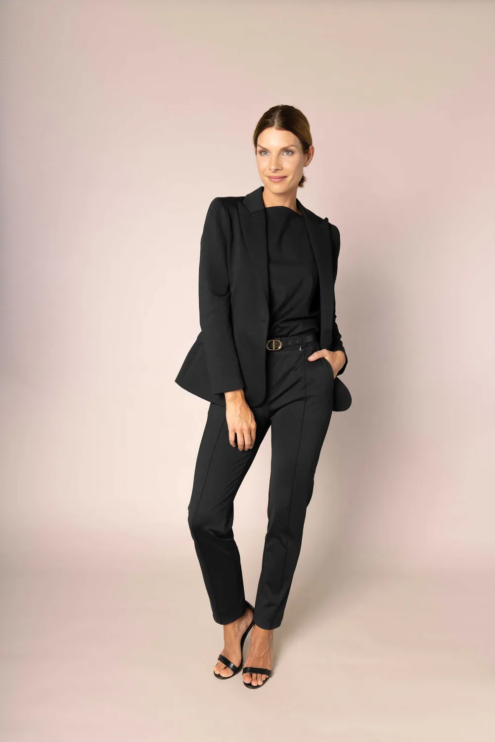 Laboutiek Linea top zwart mouwloze travelstof