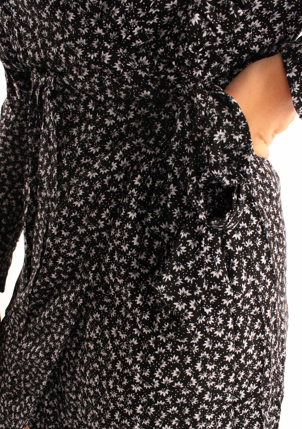 LOVEDRUNKY Wrap Elisa jurk zwart boven de knie