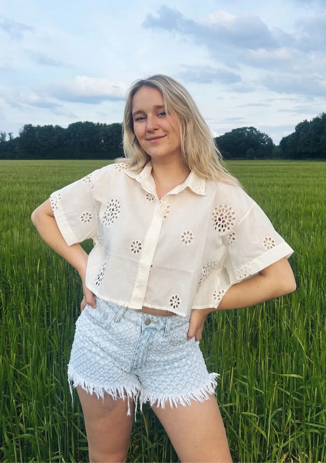 LOVEDRUNKY Broderie blouse crème bloemen boxy fit