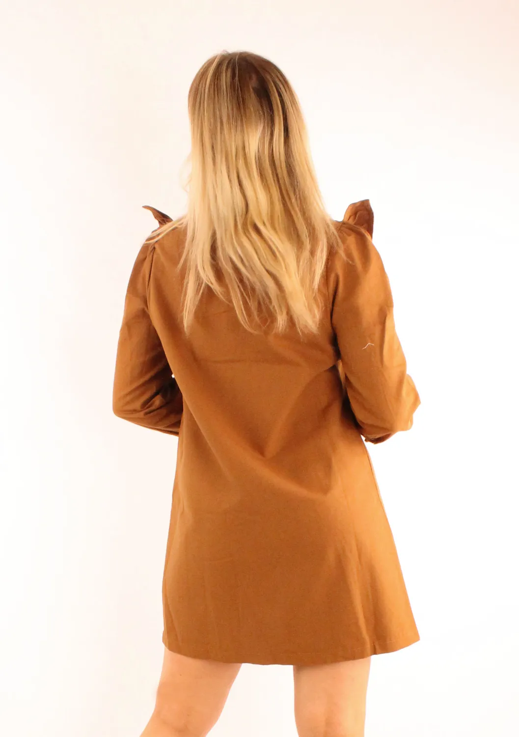 LOVEDRUNKY Olive Jurk Camel – lange mouw