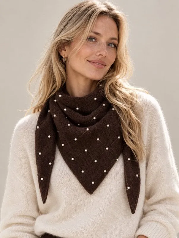 Amiek Pearly driehoek sjaal coffee met parels