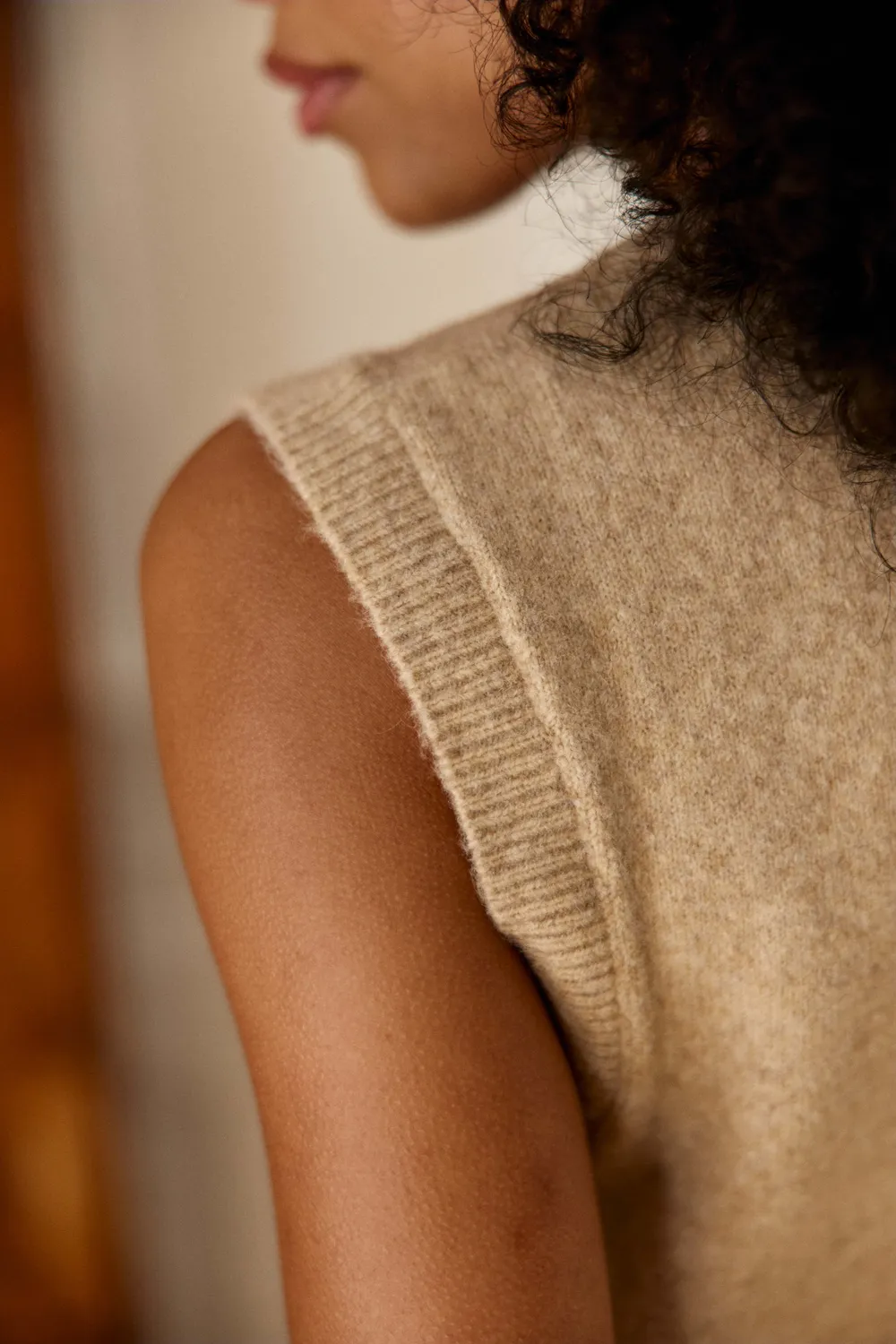 La Petite Etoile Morini gilet beige mouwloos knoopsluiting