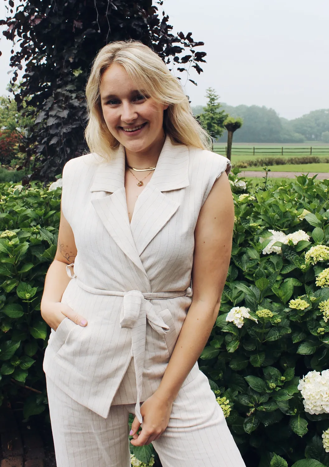 LOVEDRUNKY Linnen Gestreept gilet beige met ceintuur