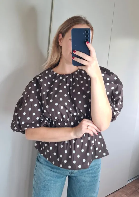 LOVEDRUNKY Polkadot top bruin met pofmouwen