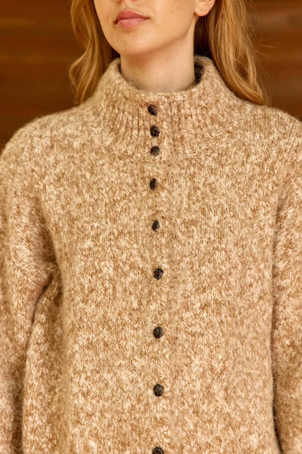La Petite Etoile Mailan vest camel-ecru grof gebreid