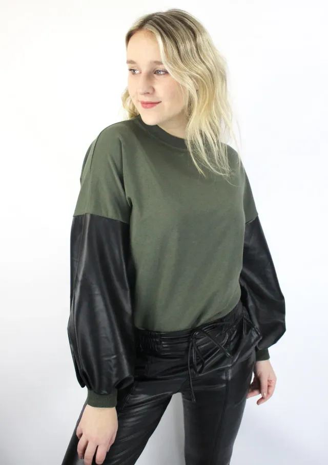 LOVEDRUNKY PU sweater groen met leren mouwen