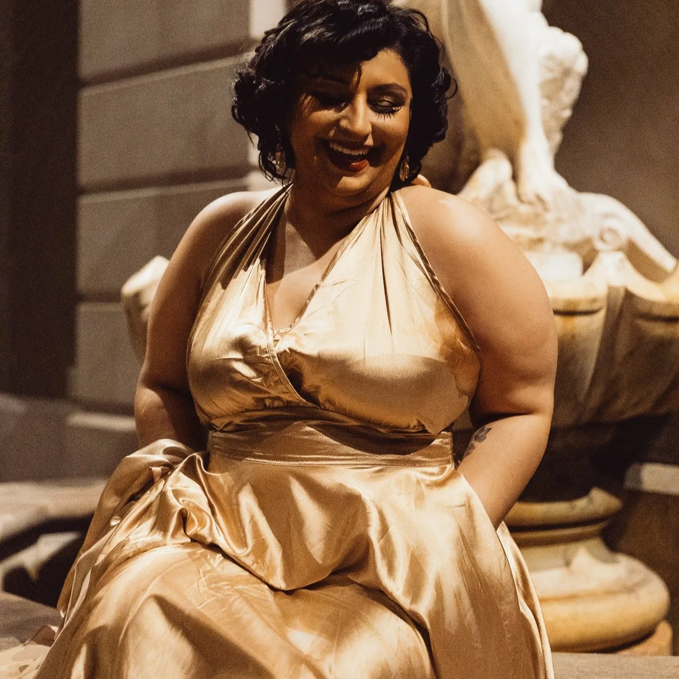 Tatyana Isabella Halter Jurk Golden Goddess Goud glans