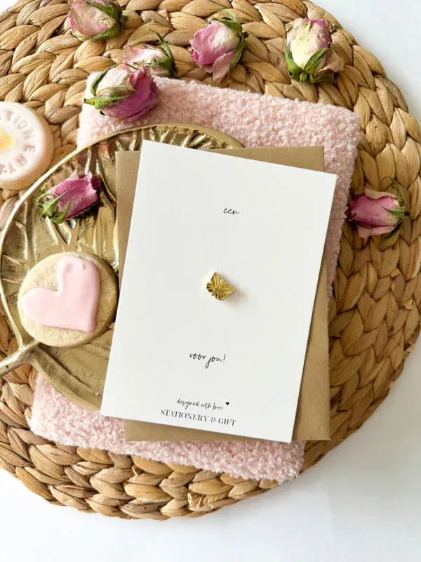 Amiek vlindertje wenskaart met pin en envelop A6