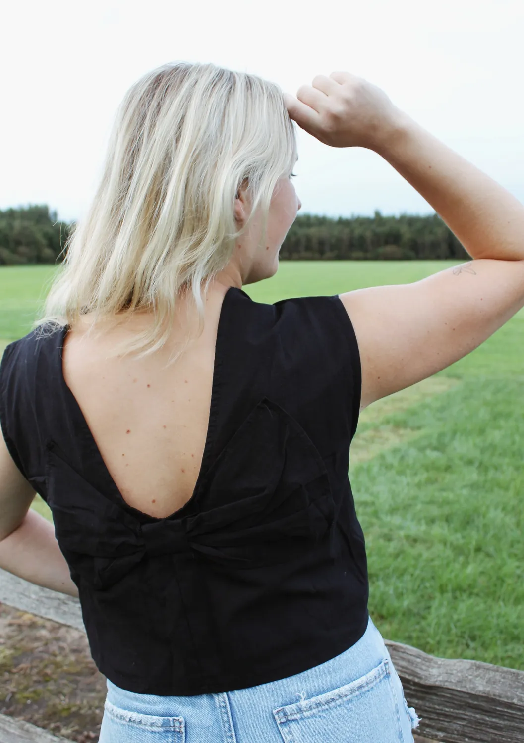 LOVEDRUNKY Strik top zwart met strik achter