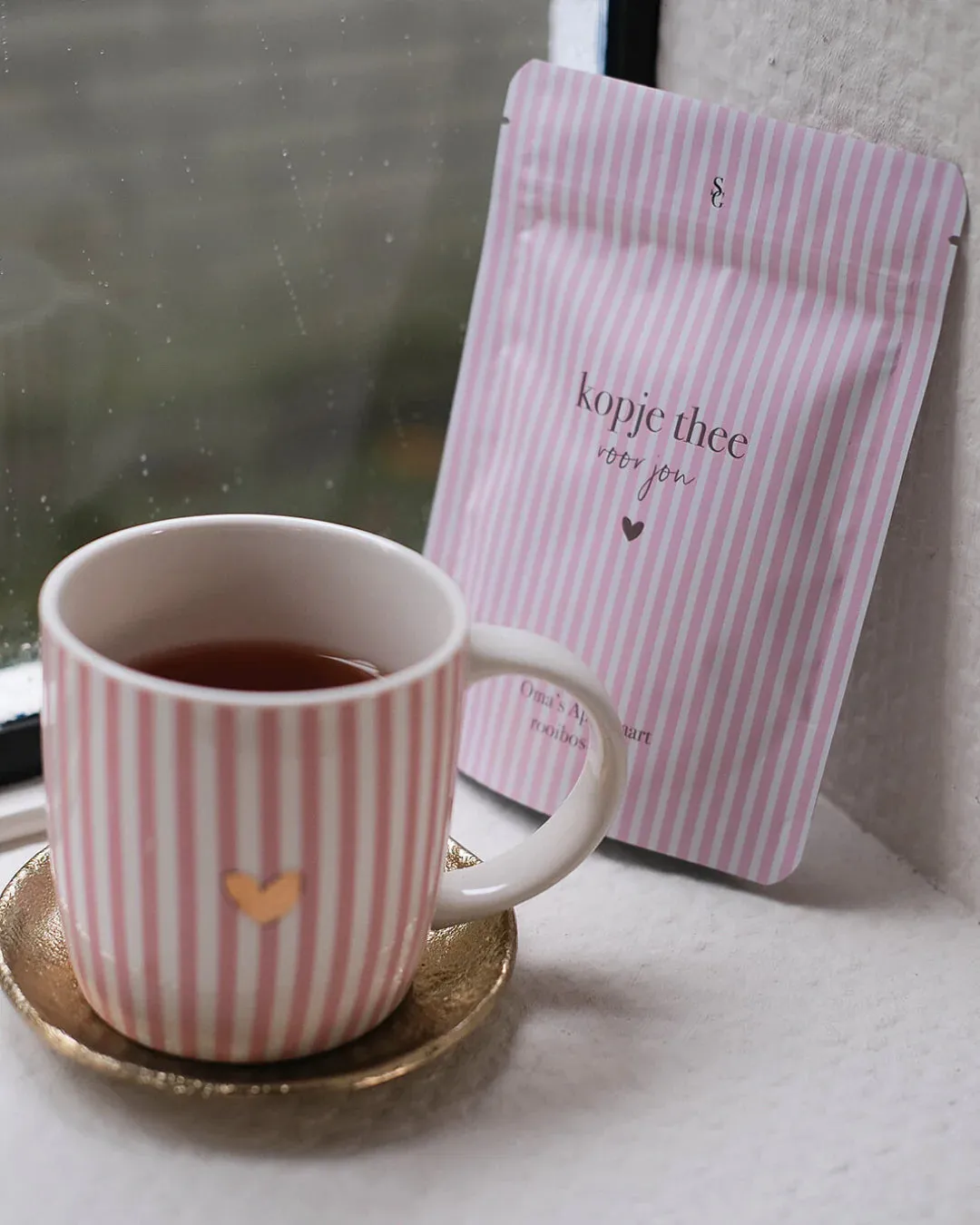 Amiek Pink Stripes mok roze met gouden hart
