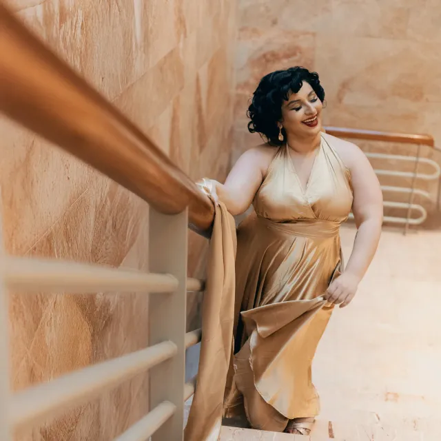 Tatyana Isabella Halter Jurk Golden Goddess Goud glans