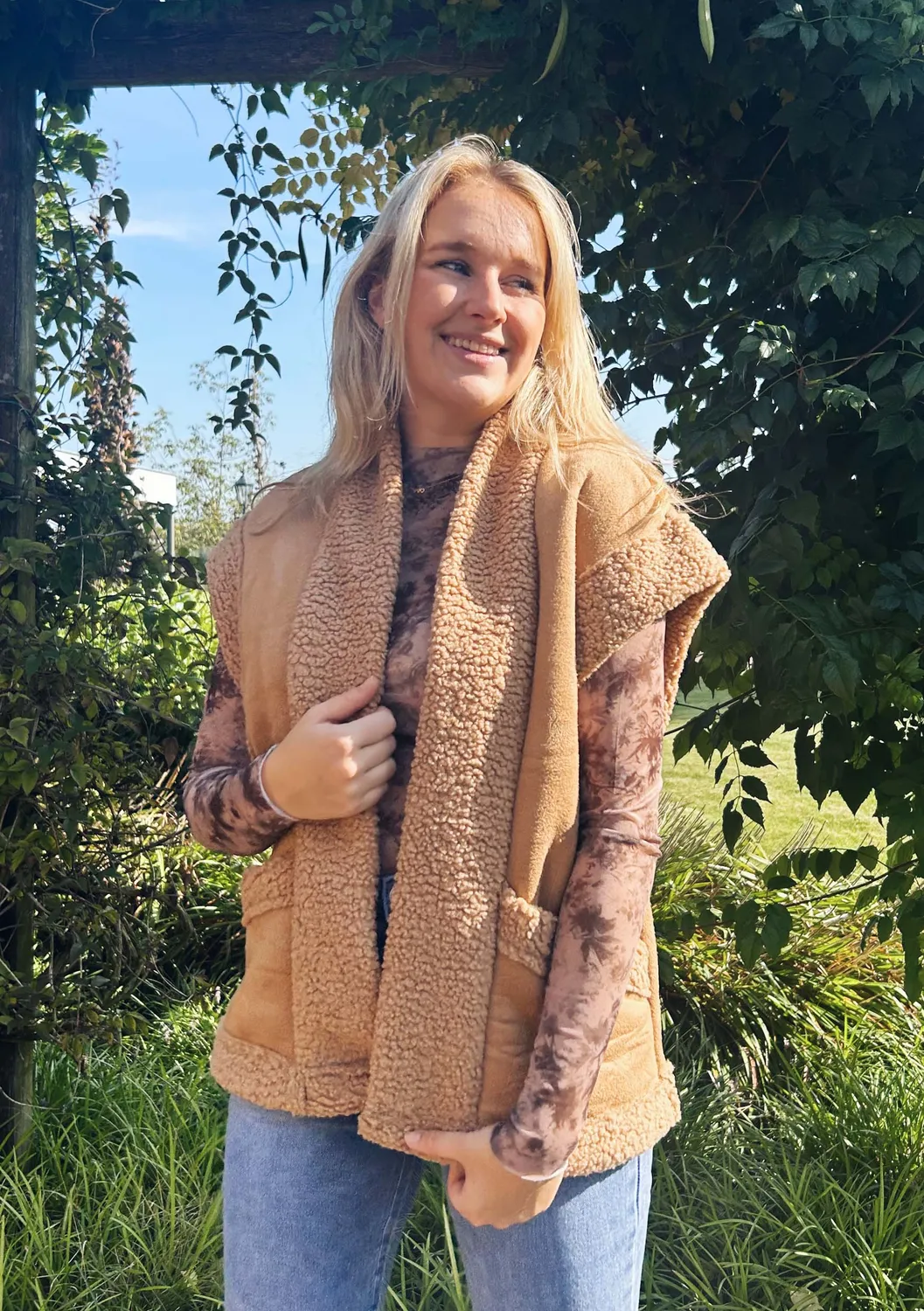 LOVEDRUNKY Teddy Gilet bodywarmer cognac met zakken