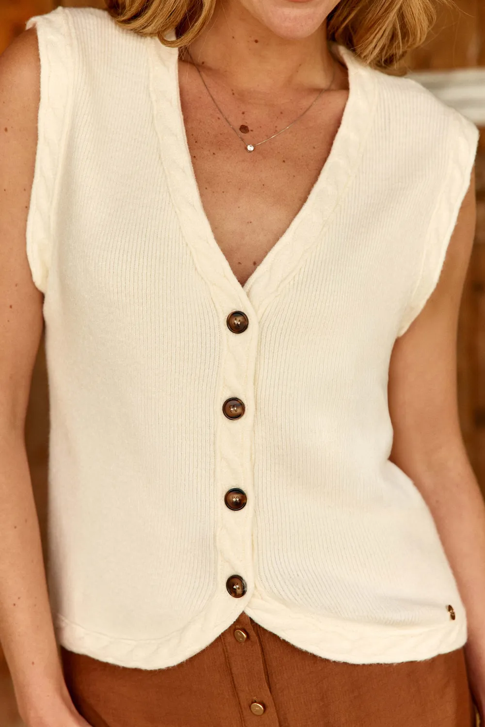 La Petite Etoile Melba gilet ecru gebreid mouwloos