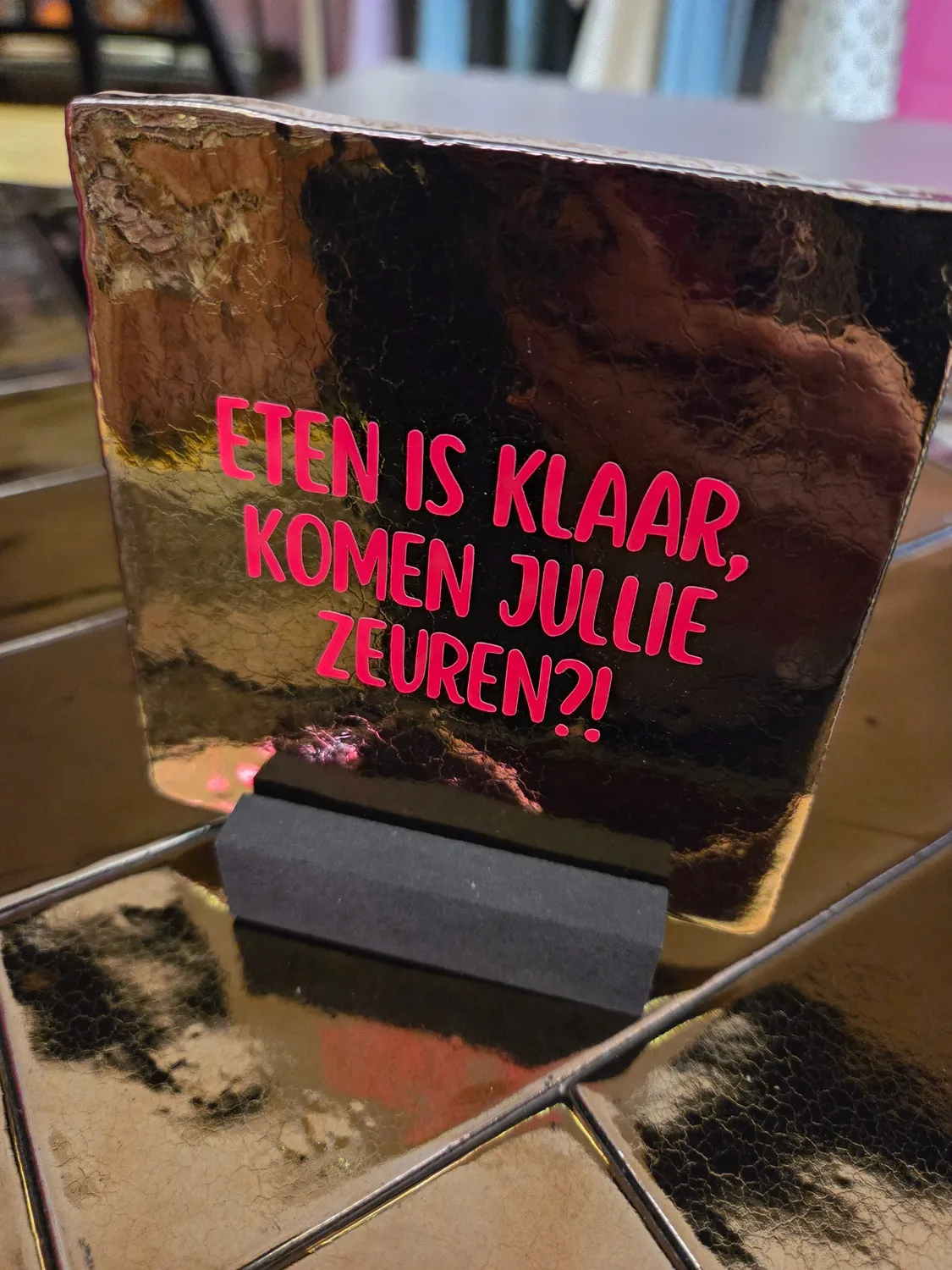 Yett Tegelhouder standaard zwart hout keramiek