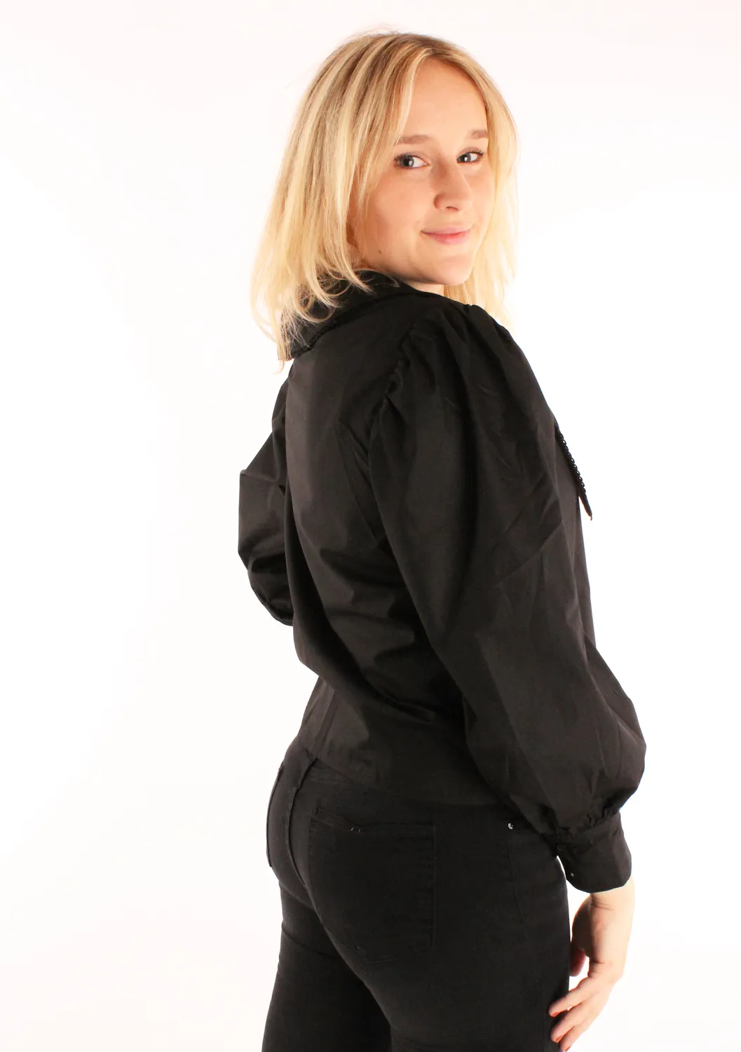 LOVEDRUNKY Collar blouse zwart – pofmouwen