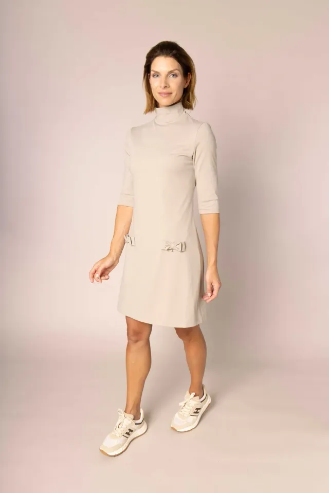 Laboutiek Solene Turtleneck jurk taupe gevoerd