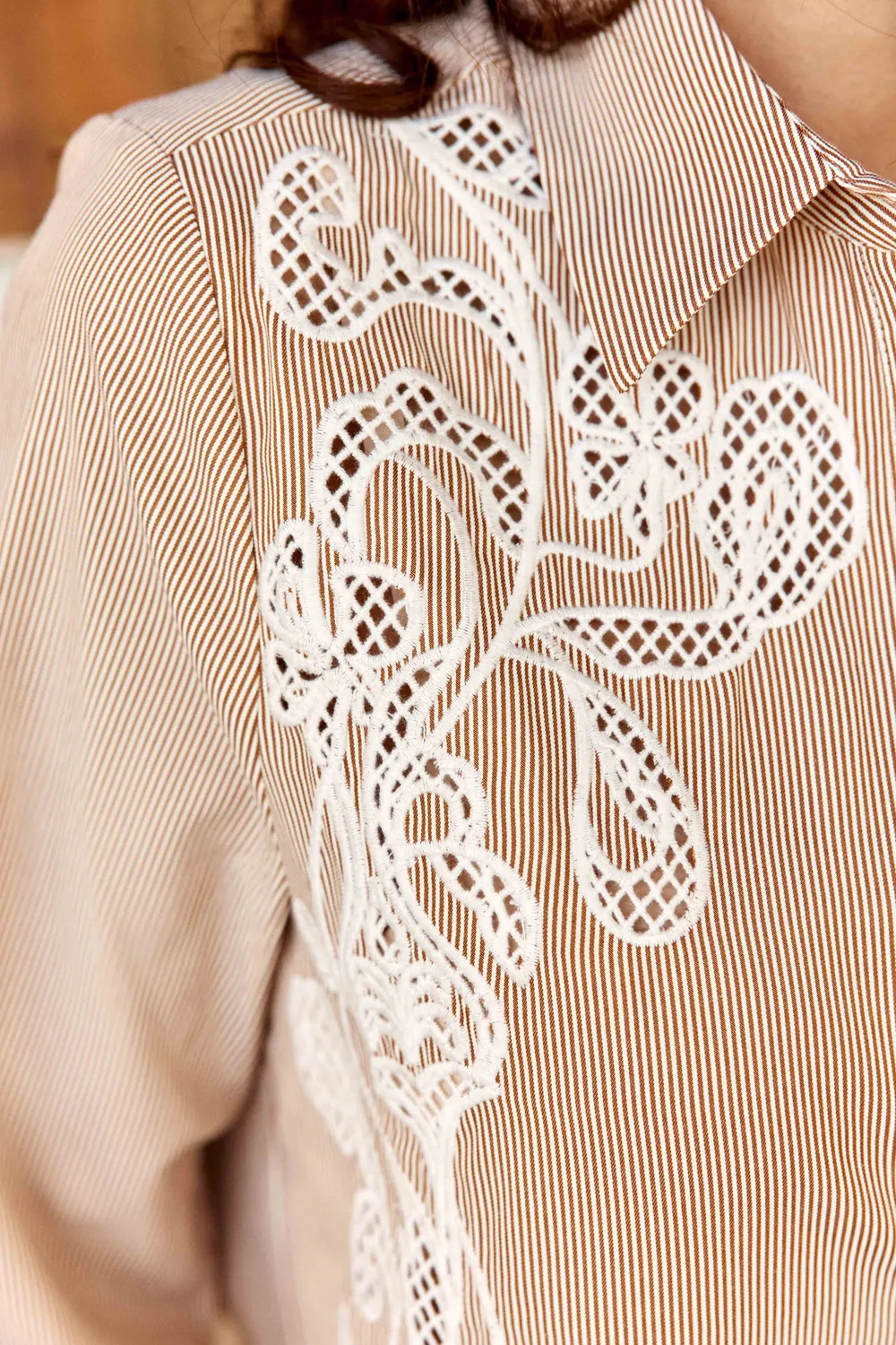 La Petite Etoile Clema blouse ecru camel geborduurd