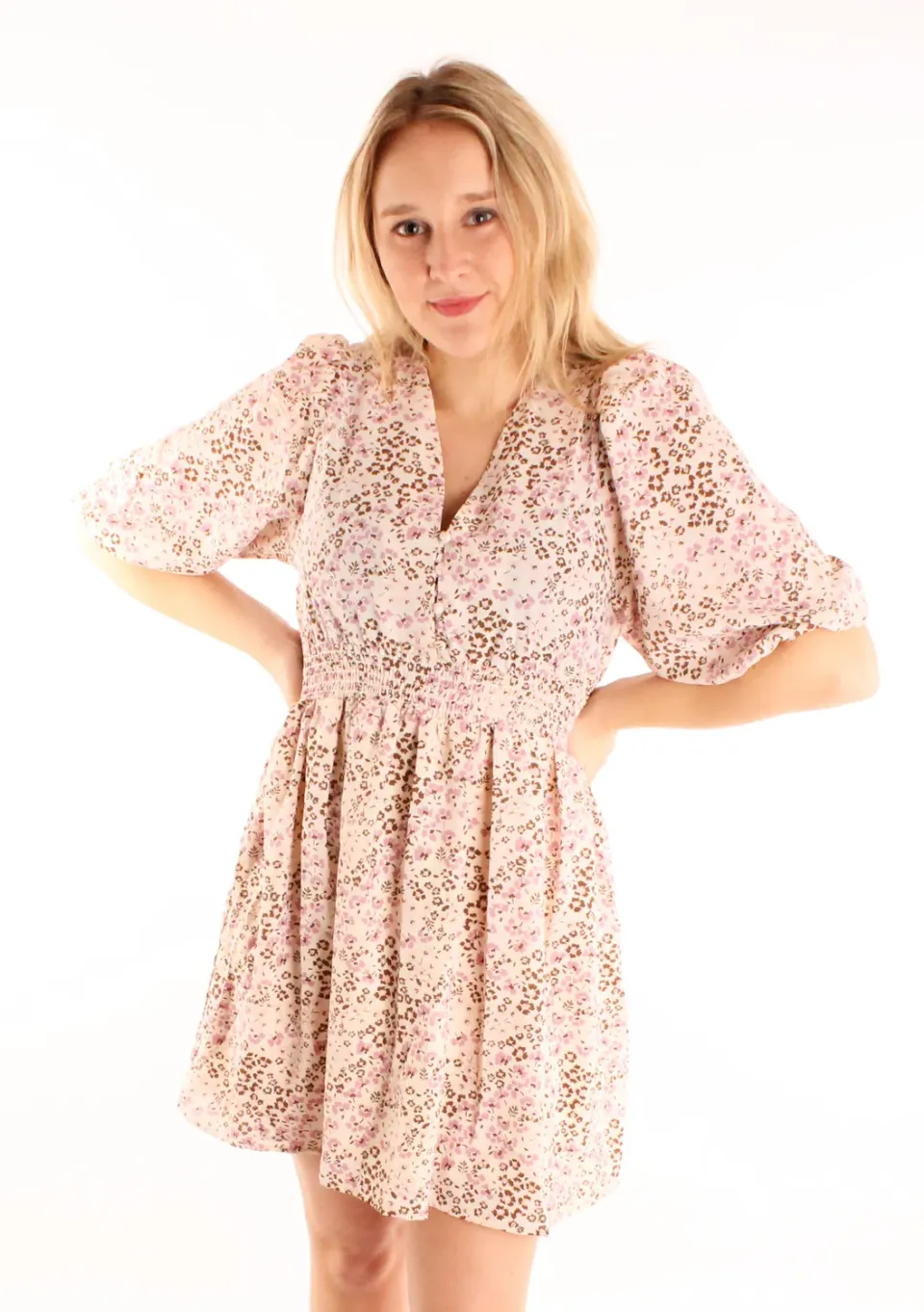 LOVEDRUNKY Bloemen jurk ecru pofmouwen V-hals