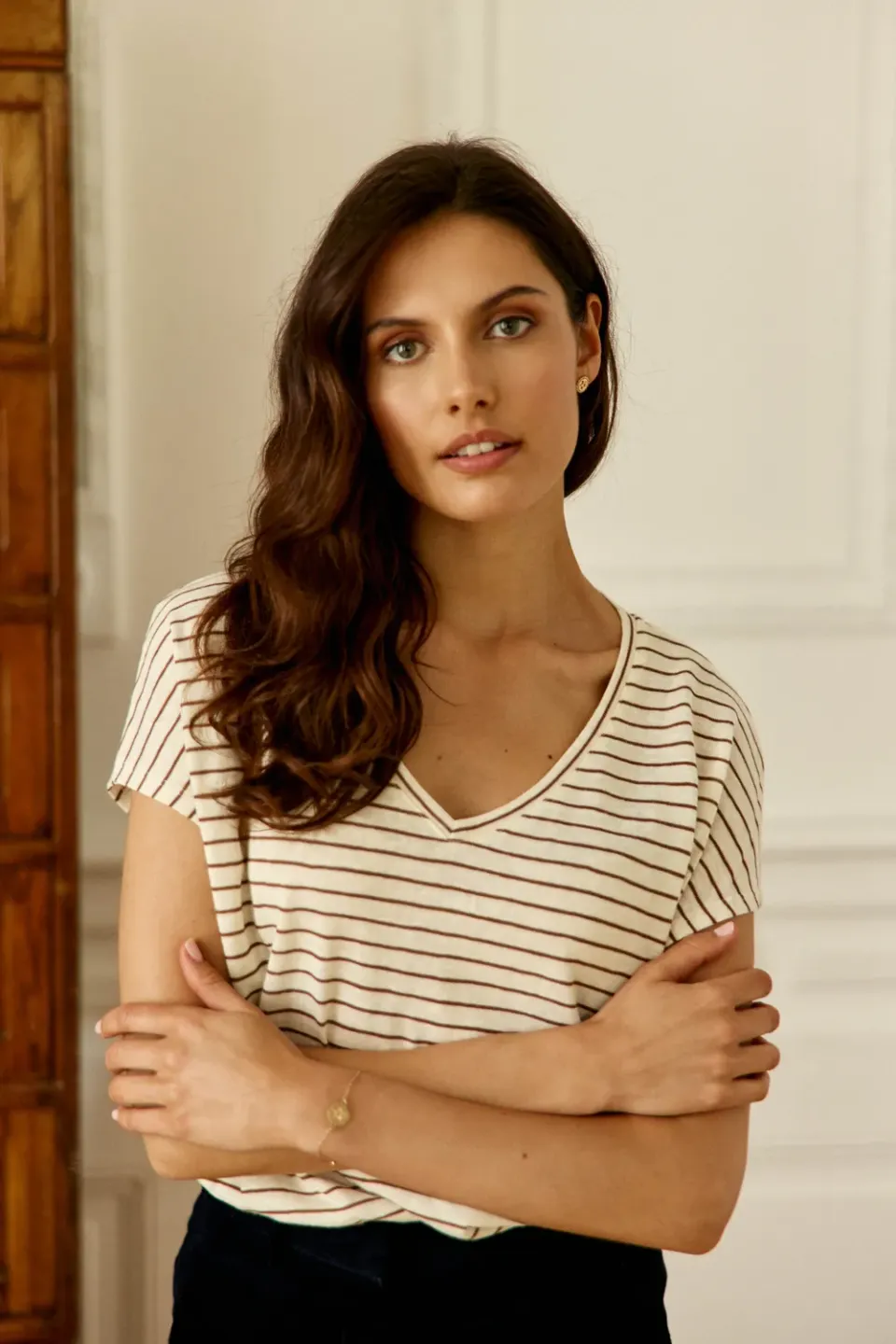 La Petite Etoile Marcelina T-shirt ecru camel V-hals streep