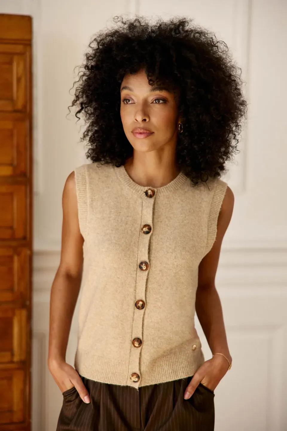 La Petite Etoile Morini gilet beige mouwloos knoopsluiting