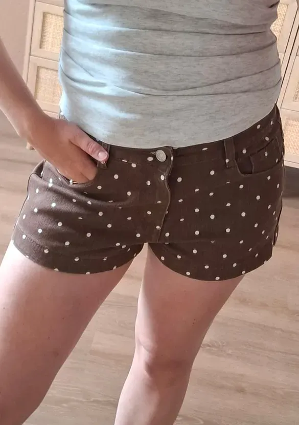 LOVEDRUNKY Polkadot mini short bruin stippen