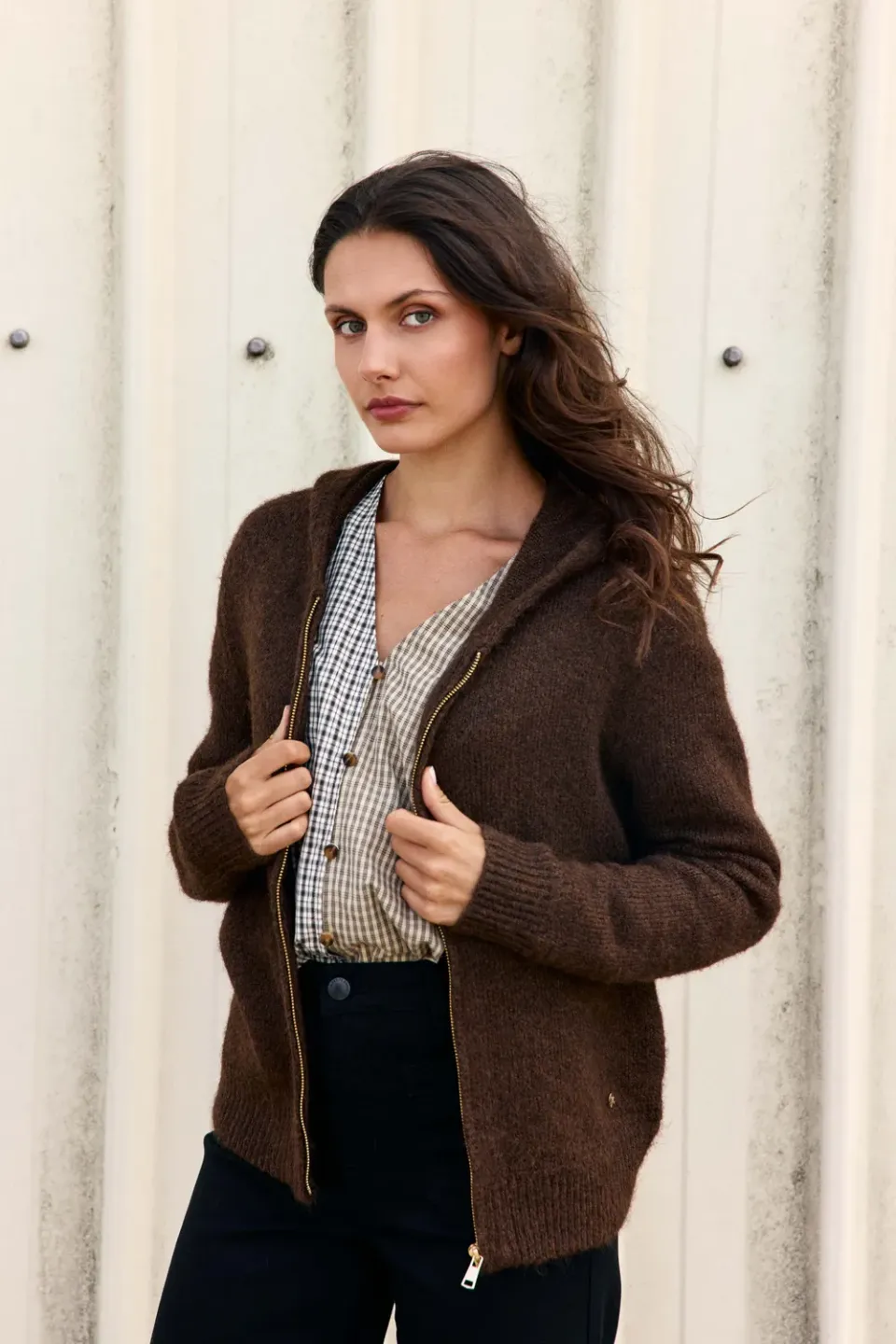 La Petite Etoile Misa vest bruin grof gebreid capuchon