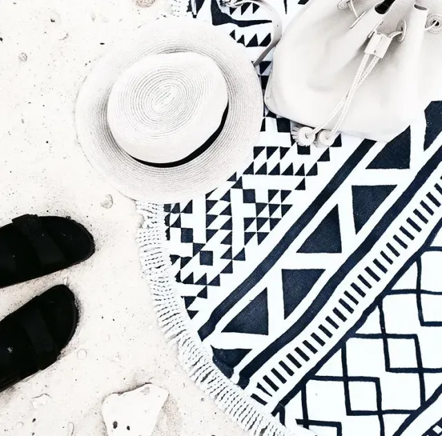 LOVEDRUNKY Roundie handdoek black-white 150 cm rond