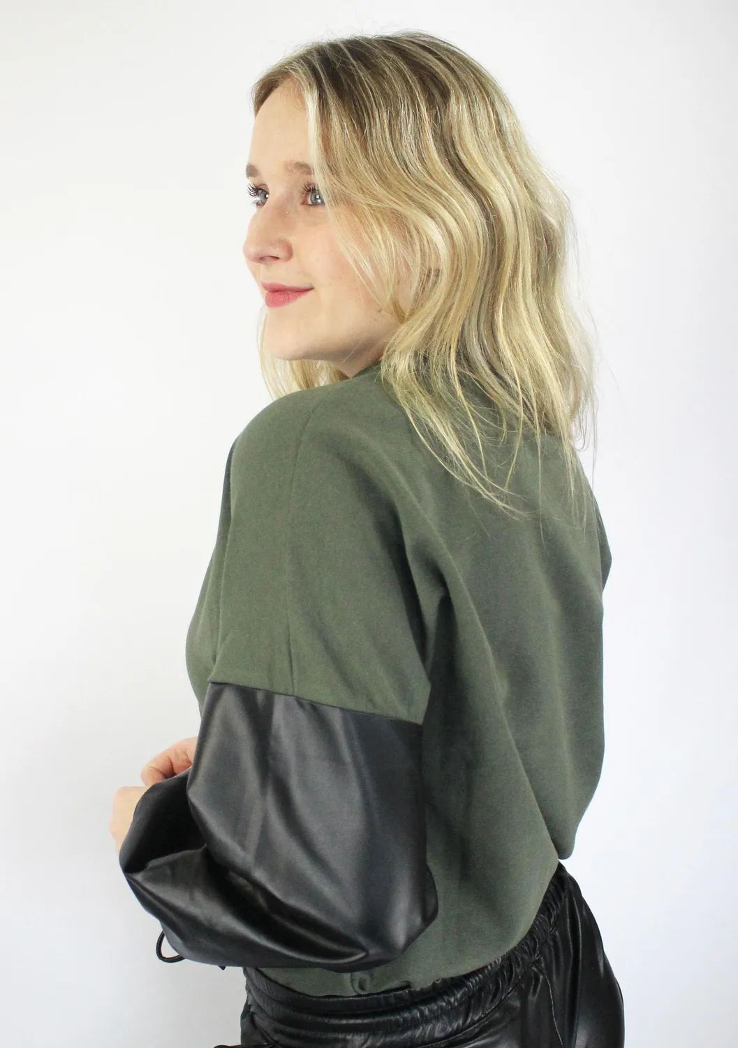 LOVEDRUNKY PU sweater groen met leren mouwen