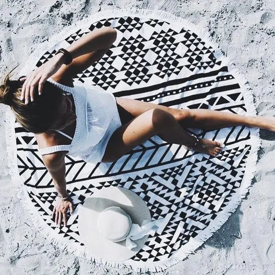 LOVEDRUNKY Roundie handdoek black-white 150 cm rond