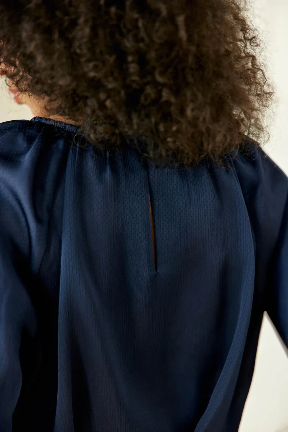 La Petite Etoile Binta blouse marine satijn stippen wijd