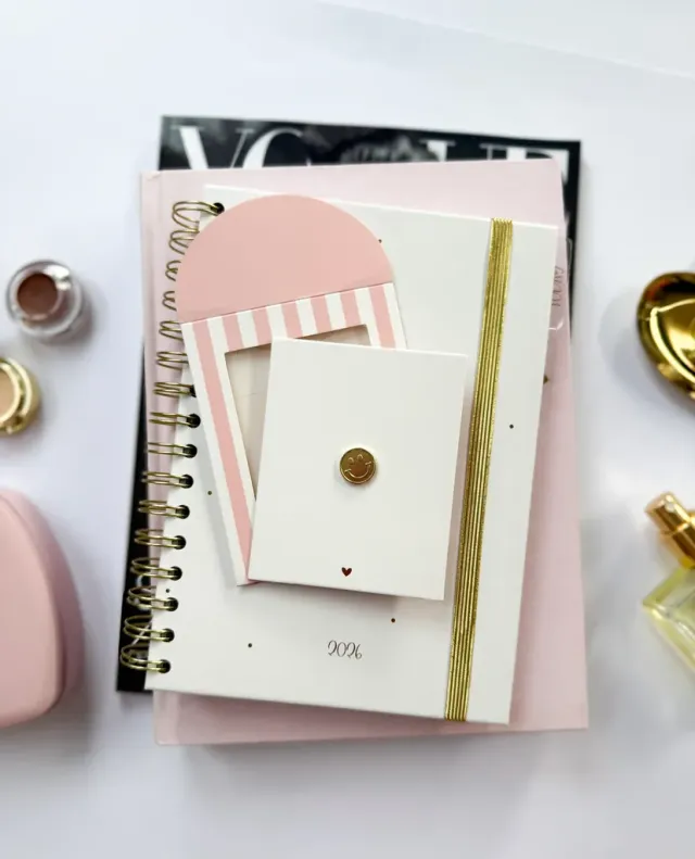 Amiek Smiley Goud pin in geschenkverpakking