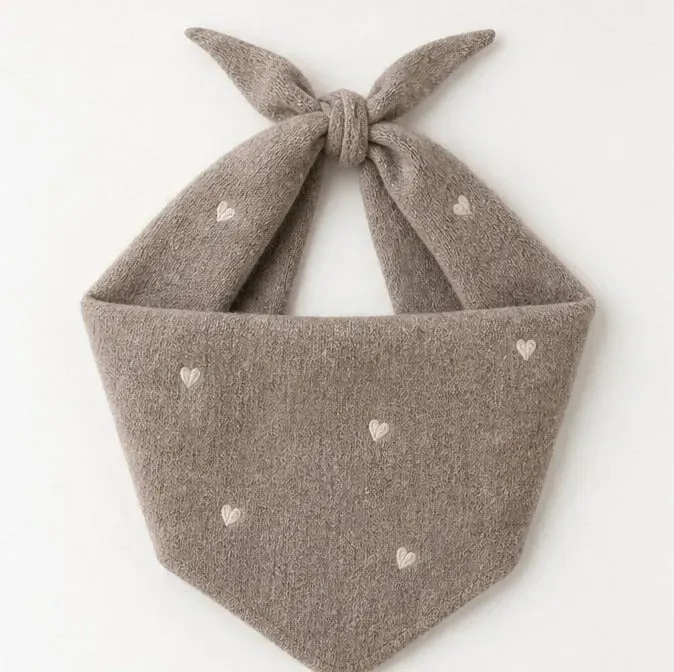 Amiek Hartjes driehoekssjaaltje 110x35cm taupe