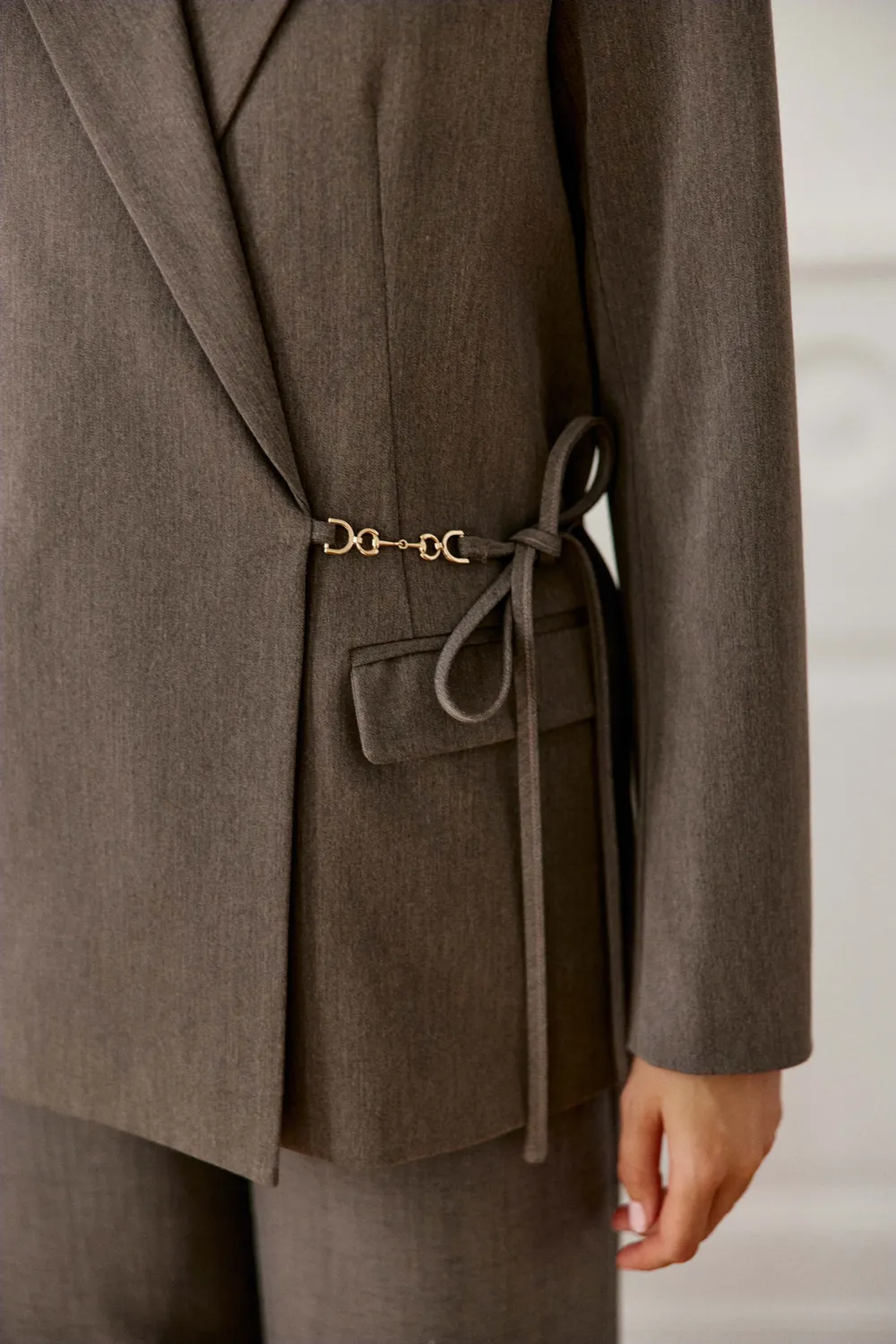 La Petite Etoile Viamao blazer taupe recht wikkel