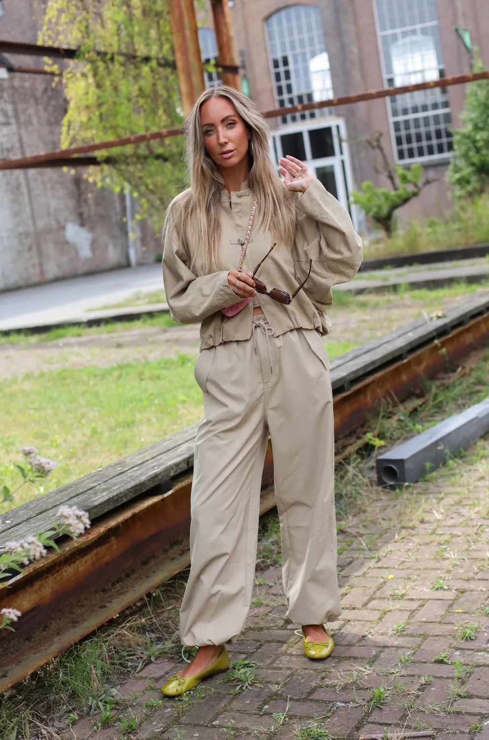 Amiek Willow jasje sand onesize gevoerd