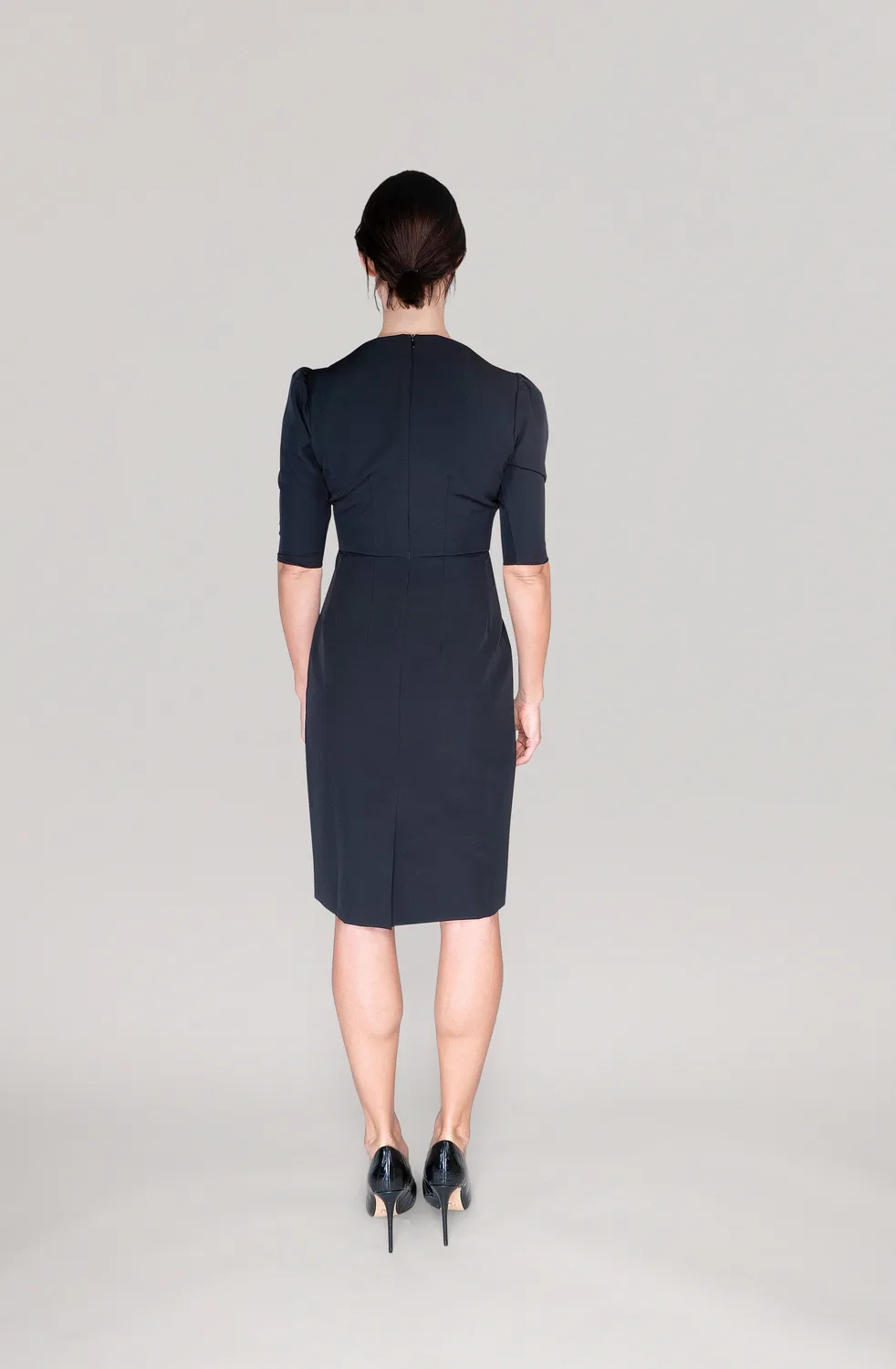 Laboutiek The Shoulder jurk zwart zakelijk