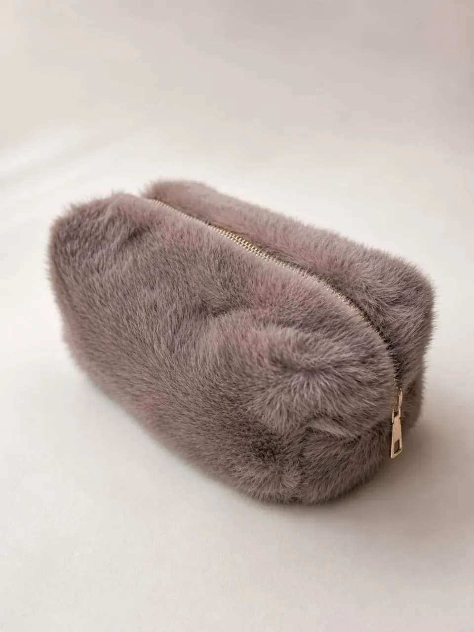 Amiek Fluffy Beauty Bag toilettas taupe zacht
