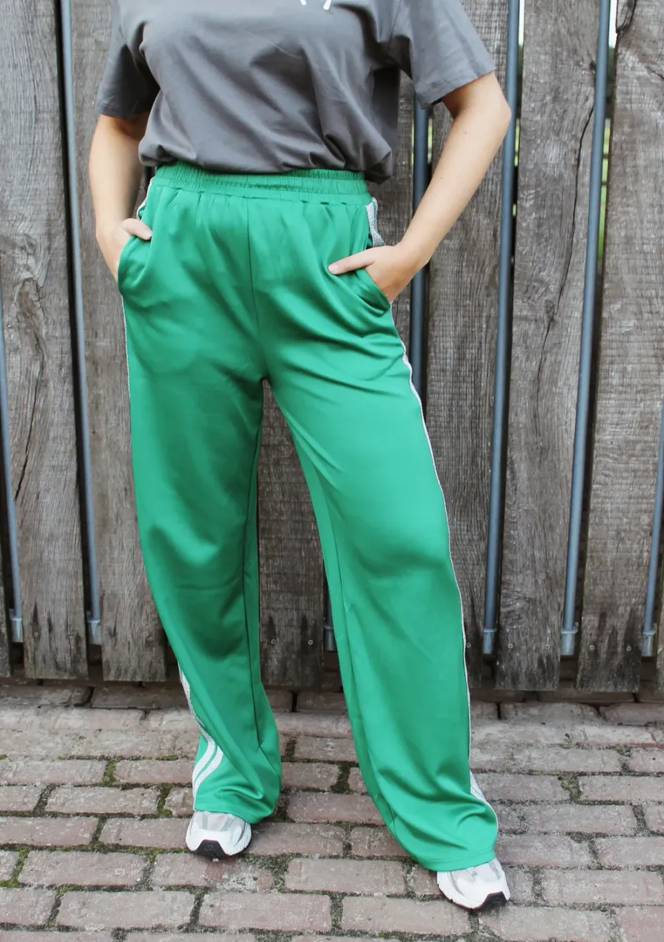 LOVEDRUNKY Jogger Wide Leg broek groen glitterstreep