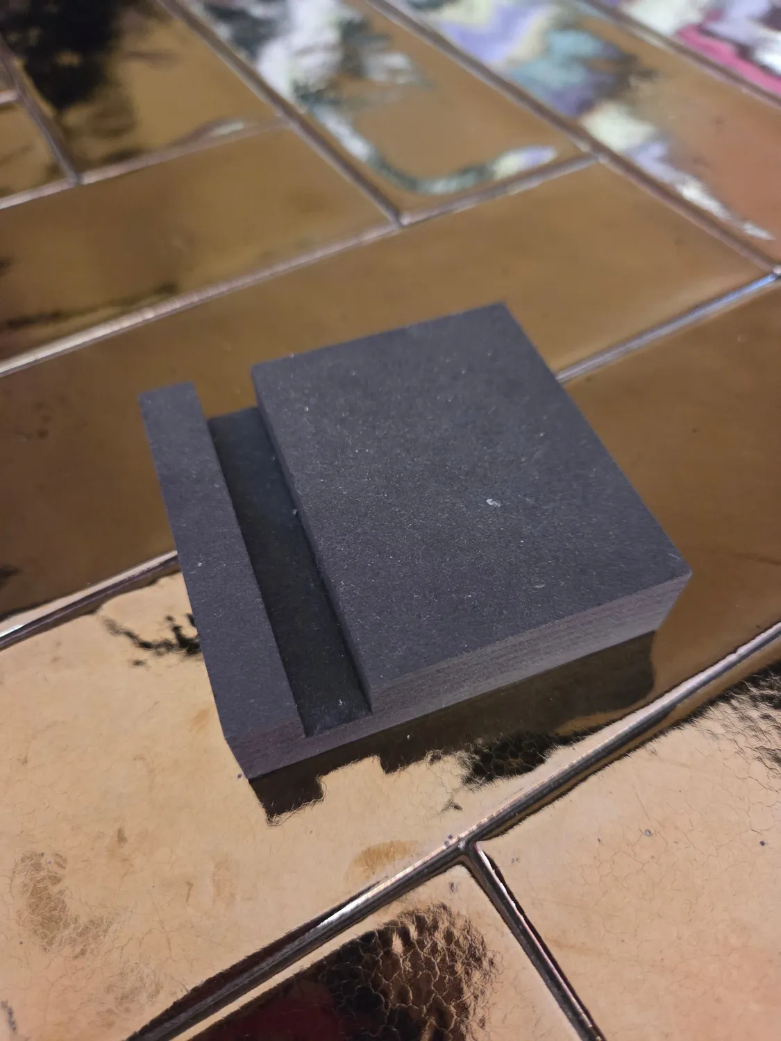 Yett Tegelhouder standaard zwart hout keramiek