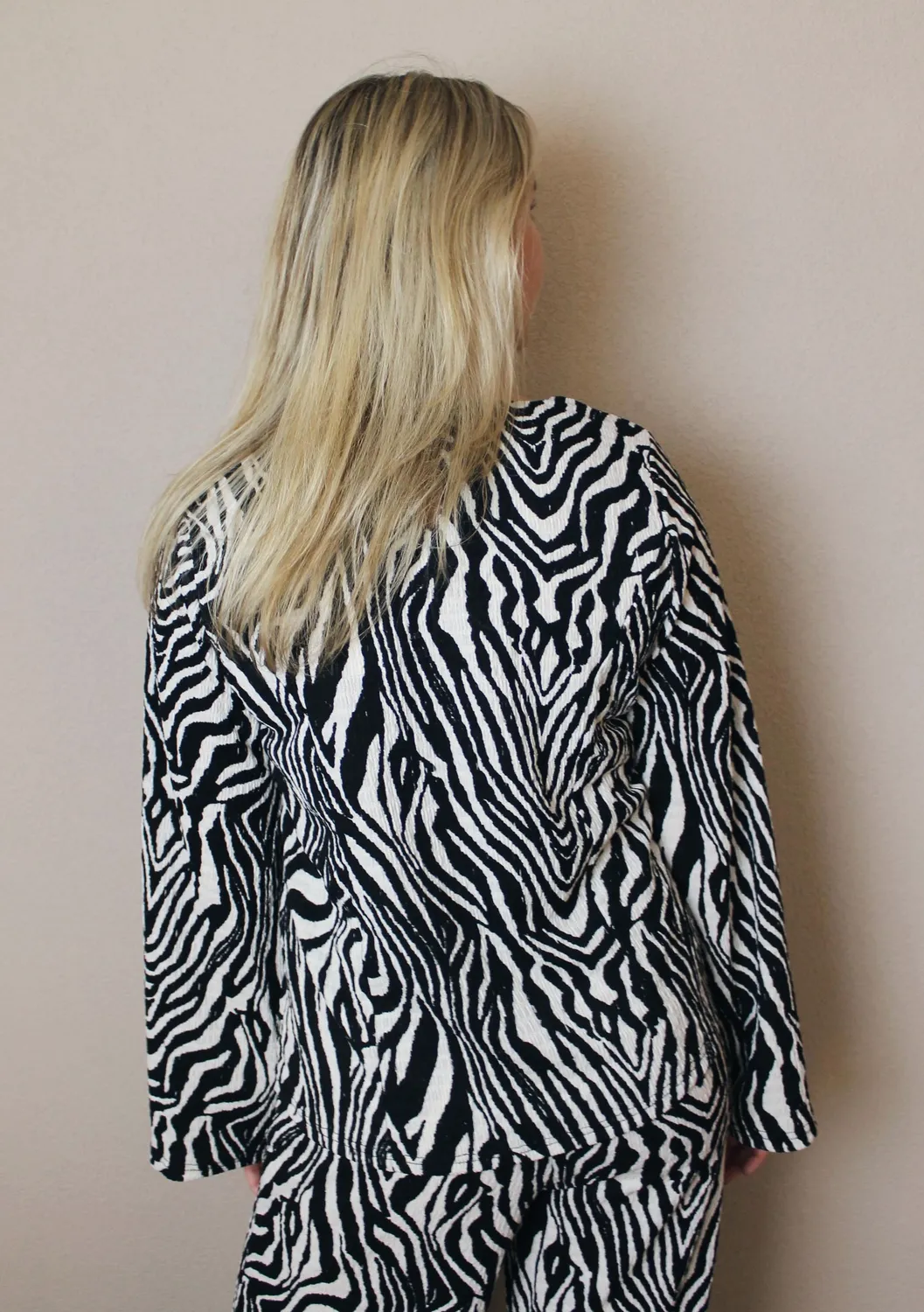 LOVEDRUNKY Zebra top zwart wit wijde mouwen