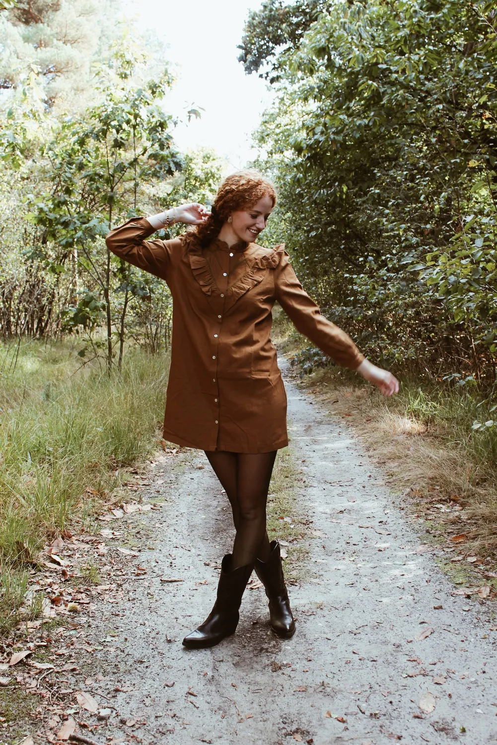 LOVEDRUNKY Olive Jurk Camel – lange mouw