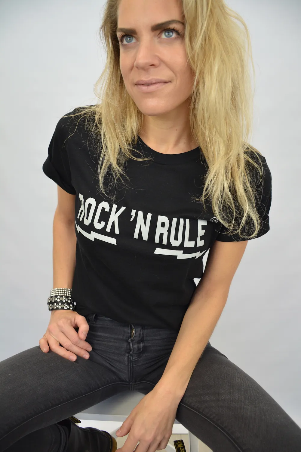 LOVEDRUNKY Rock 'n Rule T-shirt Zwart Opgerolde Mouw