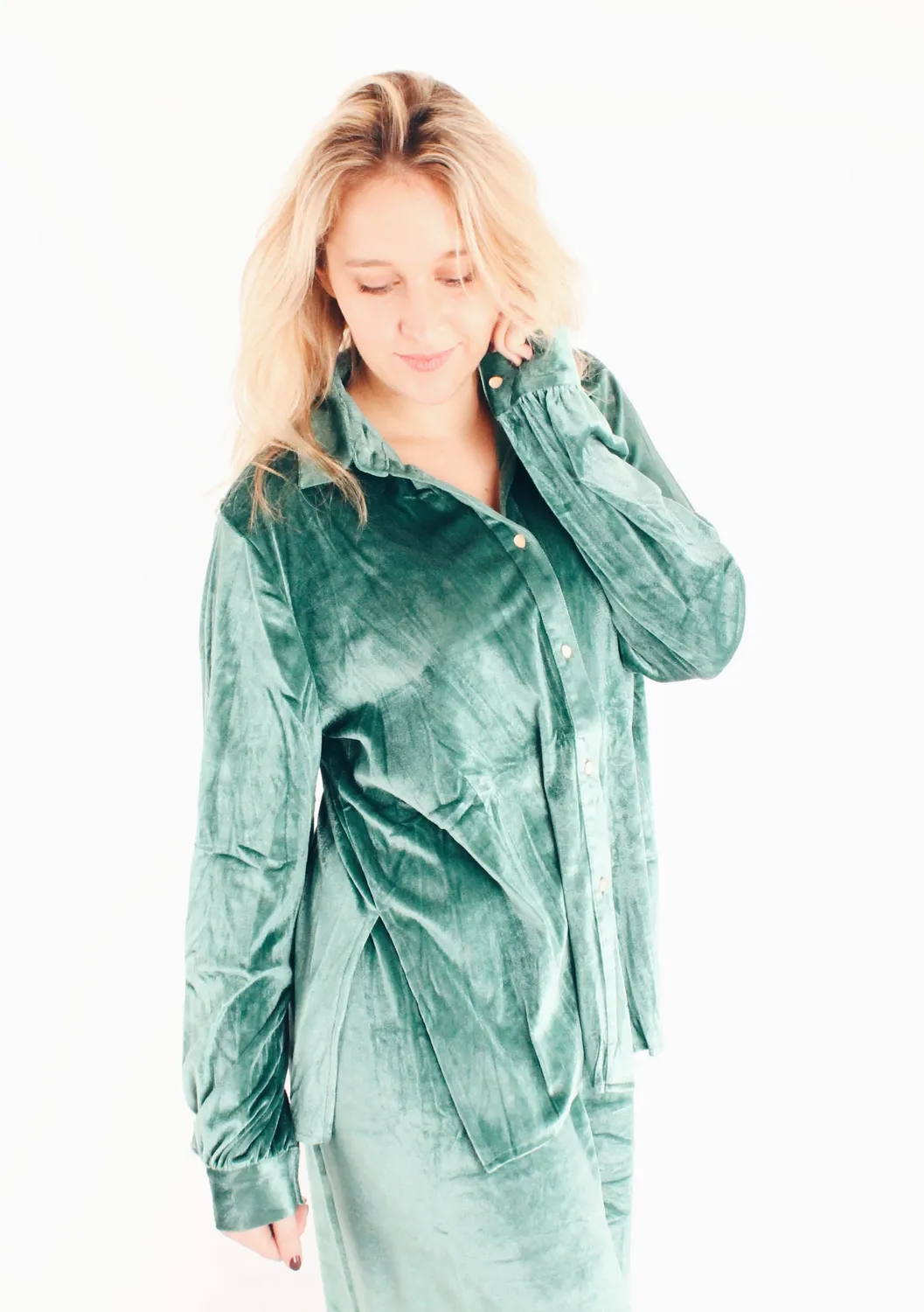 LOVEDRUNKY Velvet blouse groen zacht met kraag