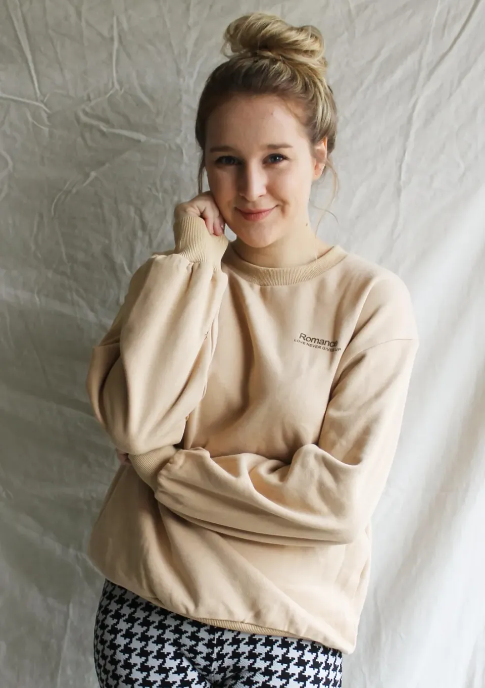 LOVEDRUNKY Romance sweater beige oversized fleece