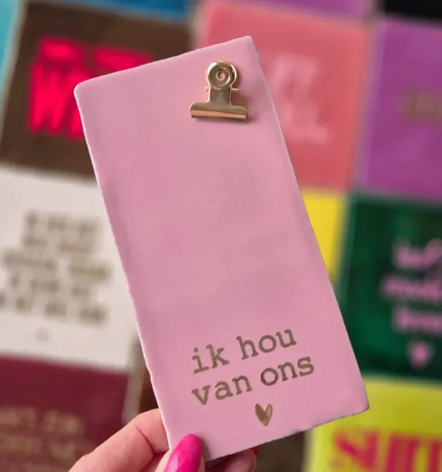 Amiek Tegeltje Met Clip ik hou van ons tegeltje lichtroze