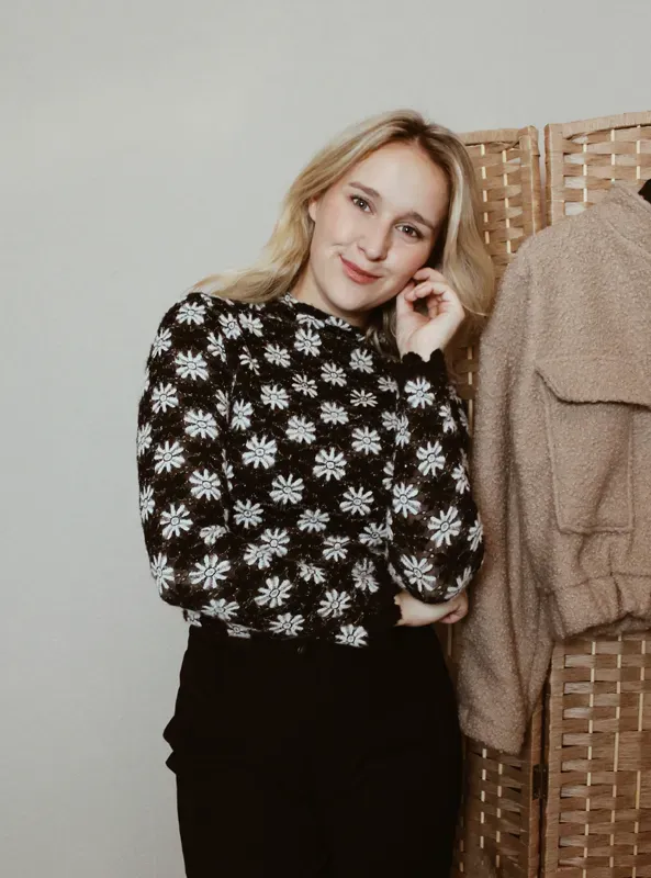 LOVEDRUNKY Soft Bloemen top zwart opstaande kraag
